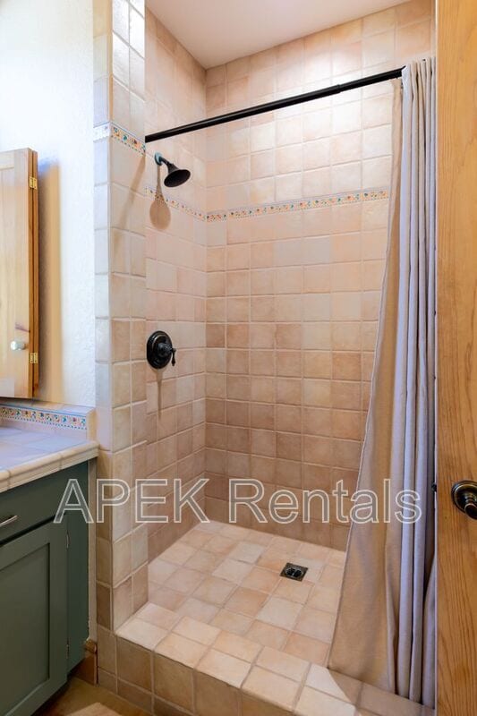 Building Photo - 690 W Linda Vista Dr