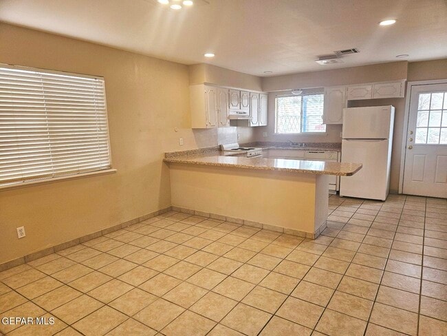 Building Photo - 6816 Alto Rey Ave