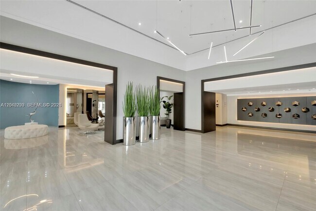 Building Photo - 16425 Collins Ave