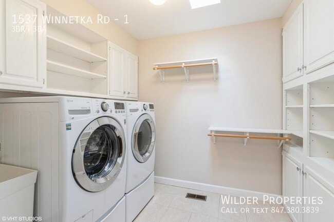 Building Photo - 1537 Winnetka Rd