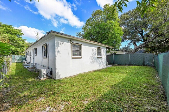 Building Photo - 1710 NW 9th St