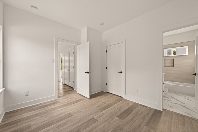 Building Photo - 2475 Carmel St