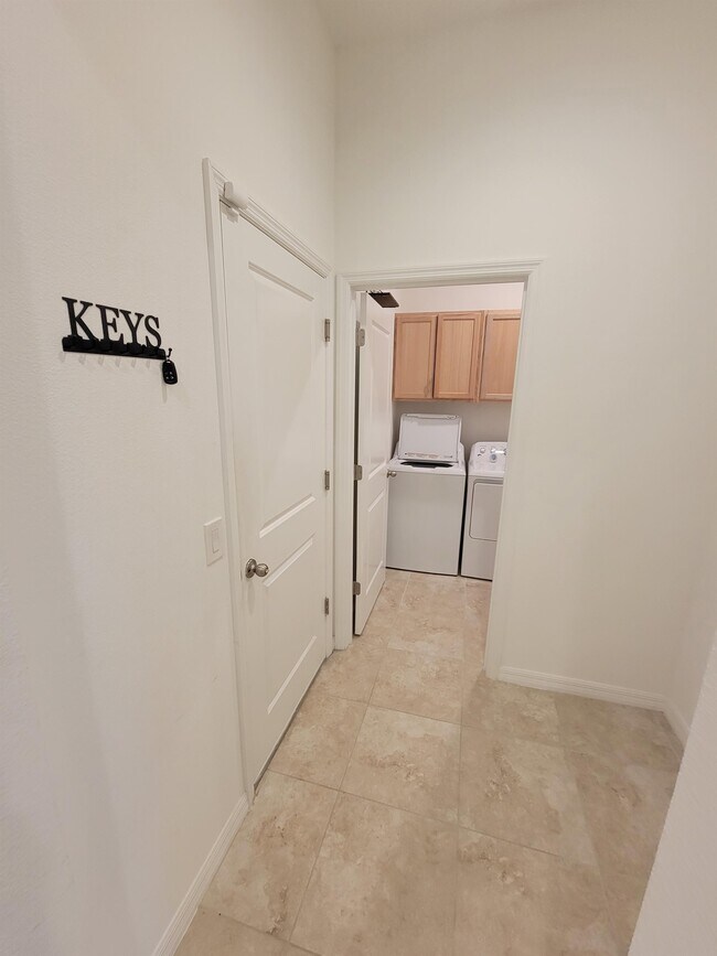 Building Photo - 5325 Jubiloso Dr