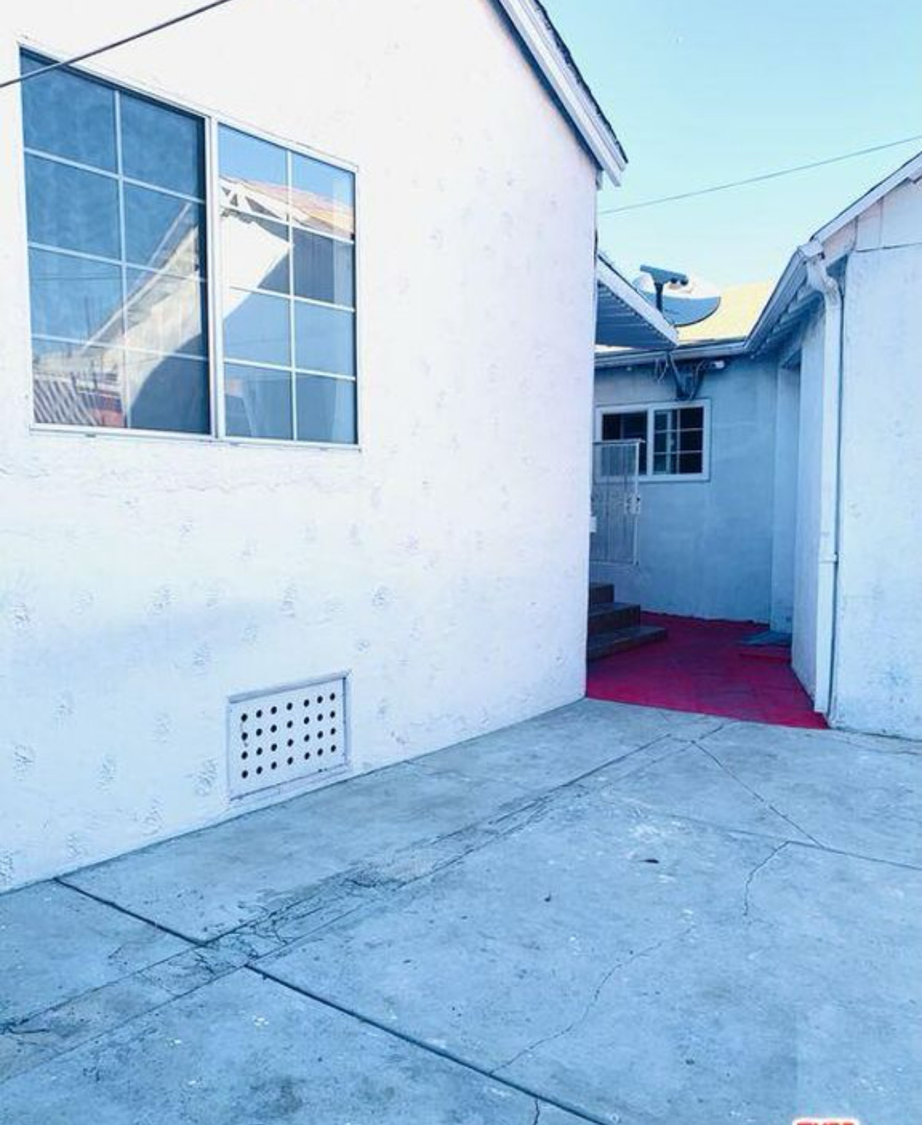 Building Photo - 1182 N Kingsley Dr