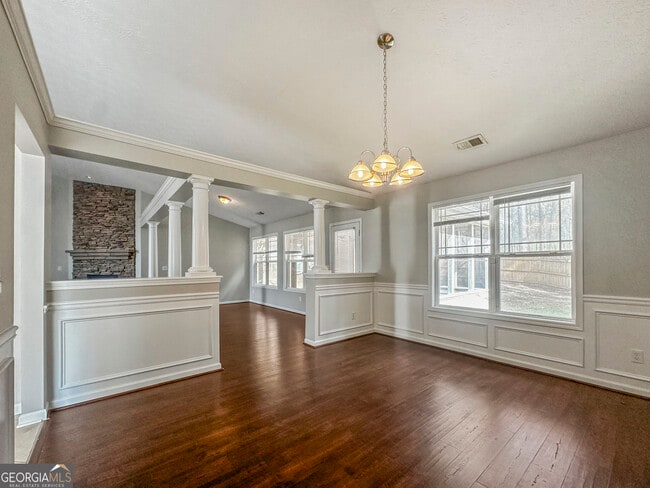 Building Photo - 806 Lilac Ln