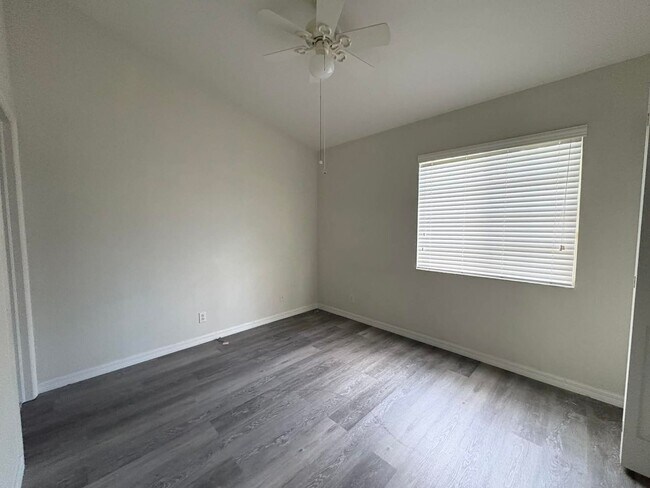 Building Photo - 2/2.5 Townhome in Fort Myers for Rent