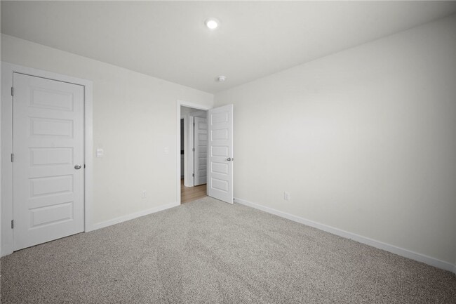 Building Photo - 3844 Pinecrest St