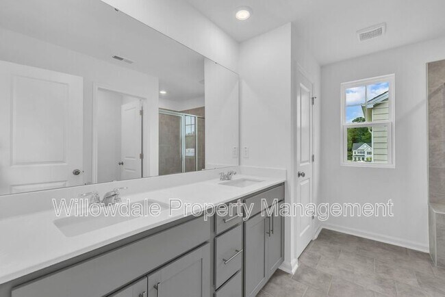 Building Photo - 749 Swim Cave Ln