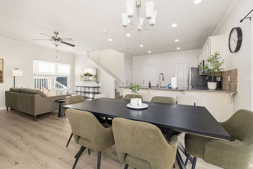 Building Photo - 3813 W Pawnee Rd