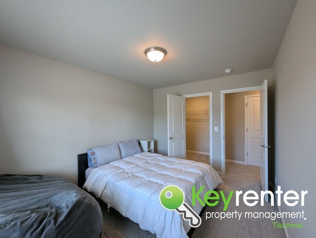 Building Photo - Spacious Northeast Tacoma 3 Bedroom Home for Rent Near Browns Point