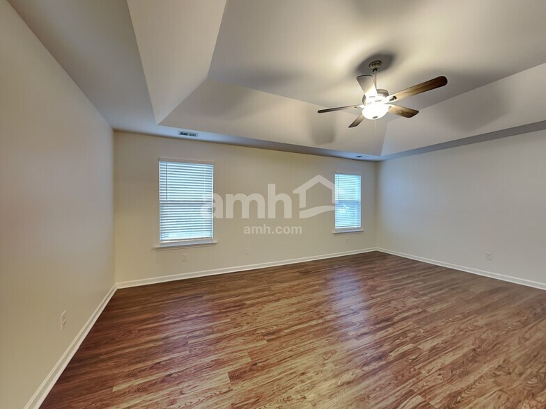 Building Photo - 3145 Yachet Ct SW