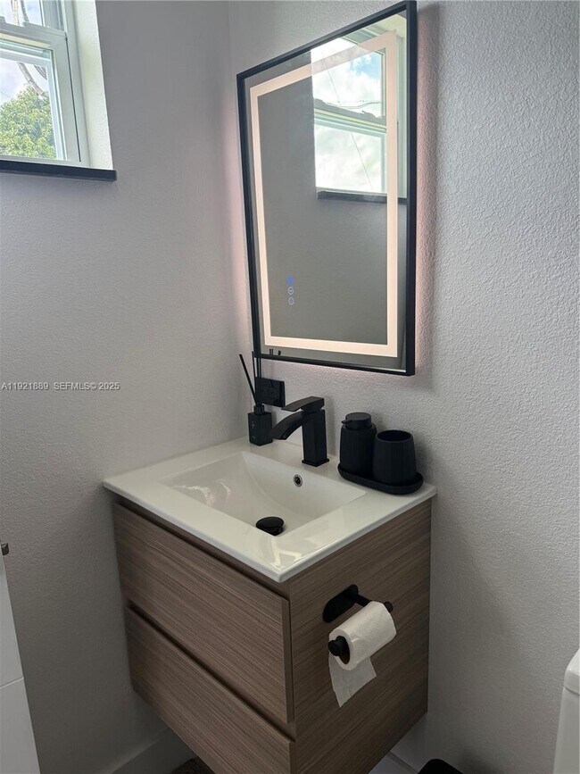 Building Photo - 27000 SW 145th Ave