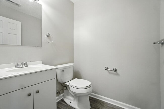 Building Photo - Updated Brick Condo in the Heart of Downto...