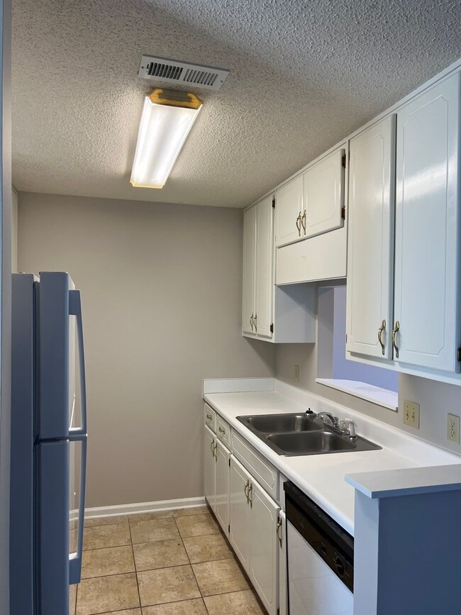 Building Photo - 147 Woodfield Pl