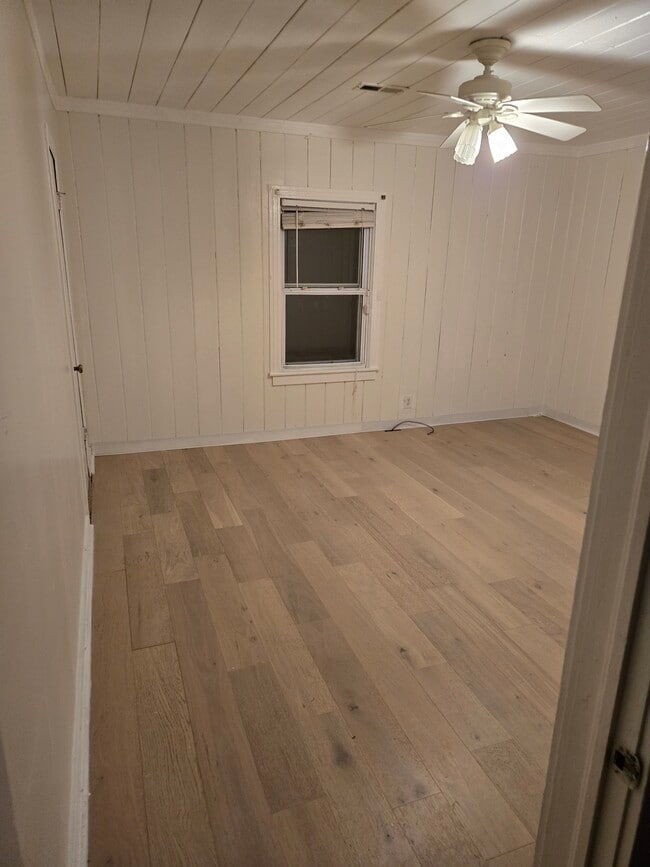 Building Photo - 306-311 11th Ave NW