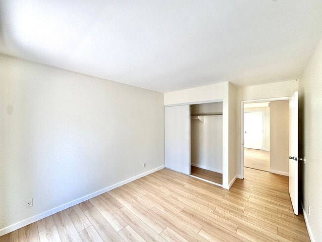 Building Photo - AVAILABLE NOW: BIG College Area Townhome 4bd/2.5ba HUGE garage, AC, pool, W/D