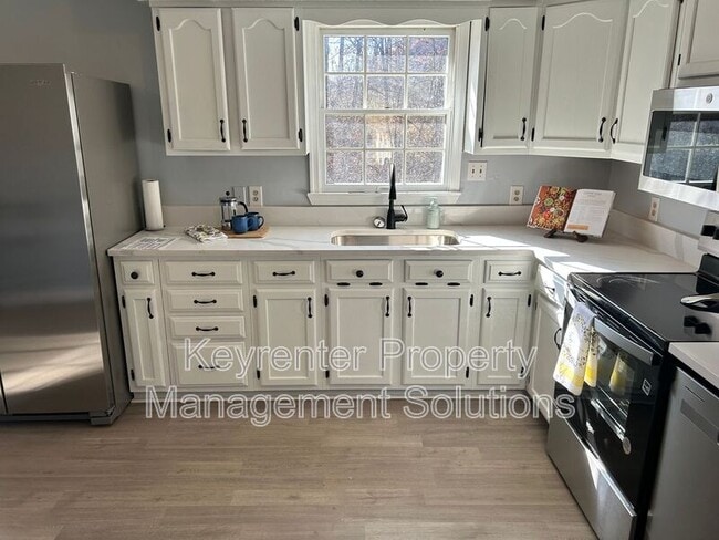 Building Photo - 17 White Oak Dr