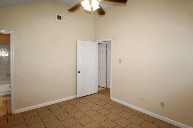 Building Photo - 11614 Gullwood Dr