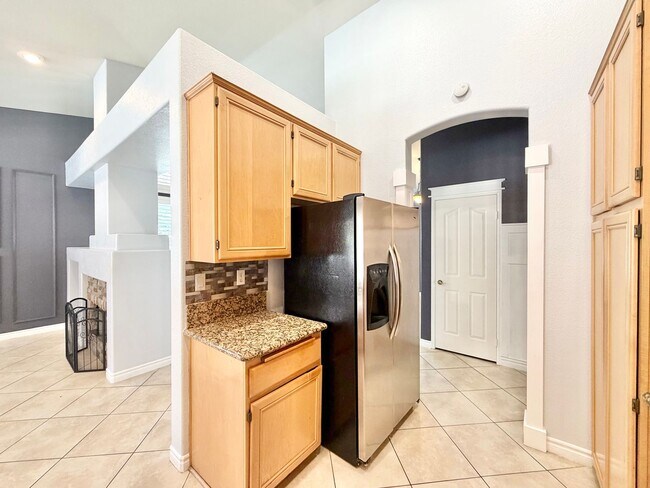 Building Photo - Move-In Ready 3 Bedroom 2 Bathroom Hemet Pool Home with Solar