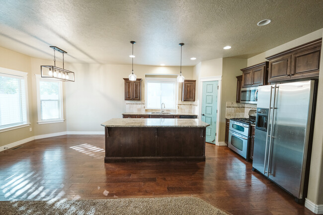 Kitchen island. - 2778 S Blackspur Way