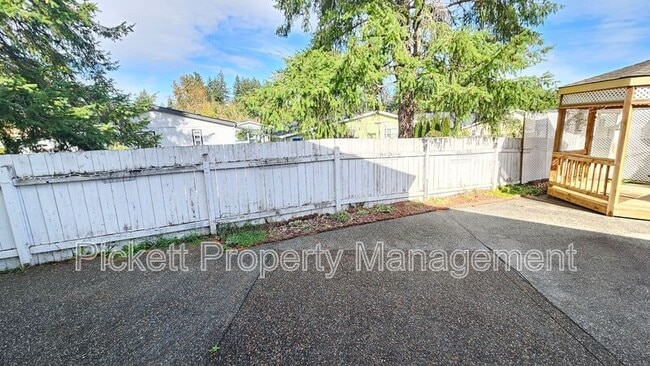 Building Photo - 6453 Grand Pine Loop NE