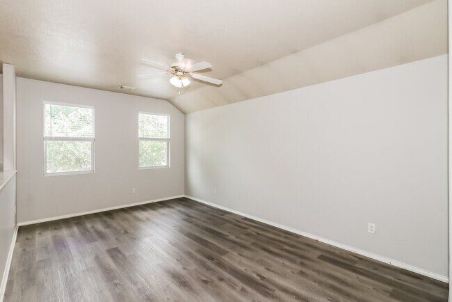 Building Photo - 19710 Rocky Shores Dr