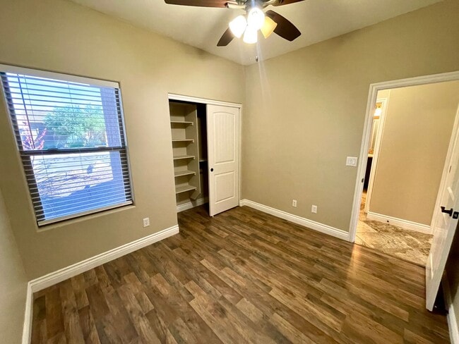 Building Photo - Elegant 3 Bedroom, 2 bathroom Home in Legacy Ranch Neighborhood in Central Kingman!
