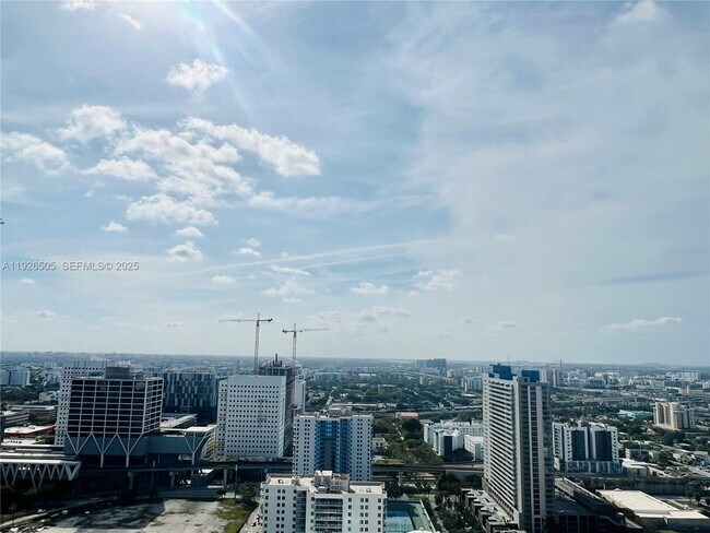 Building Photo - 851 NE 1st Ave