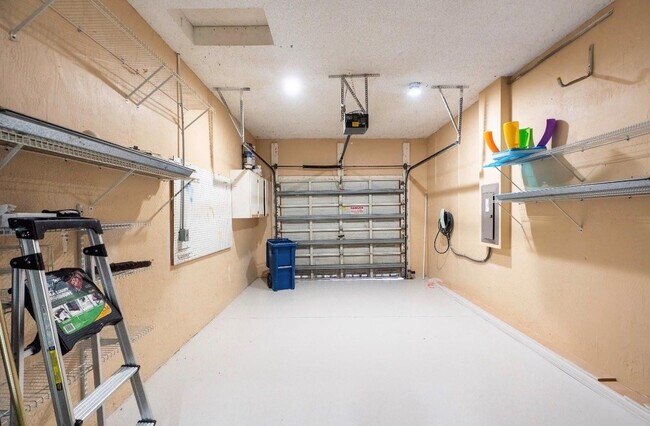 Building Photo - 1928 Madeira Dr