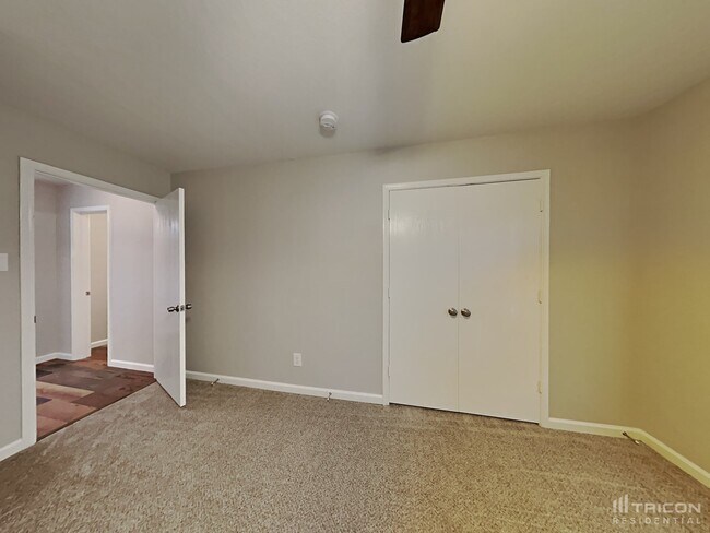 Building Photo - 401 Rustic Grove Ln