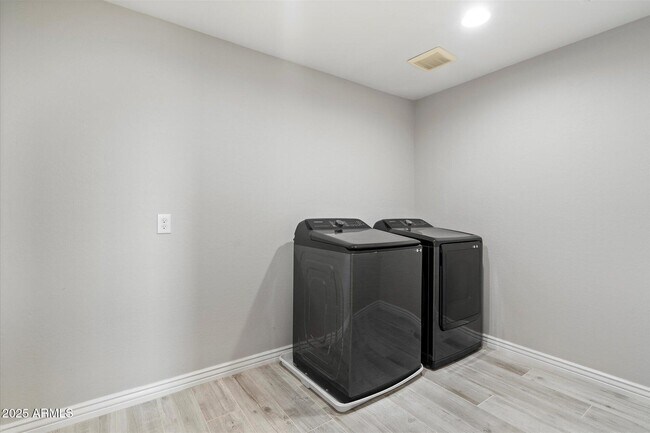 Building Photo - 25509 N 140th Dr