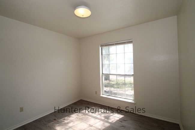 Building Photo - Rent Me!