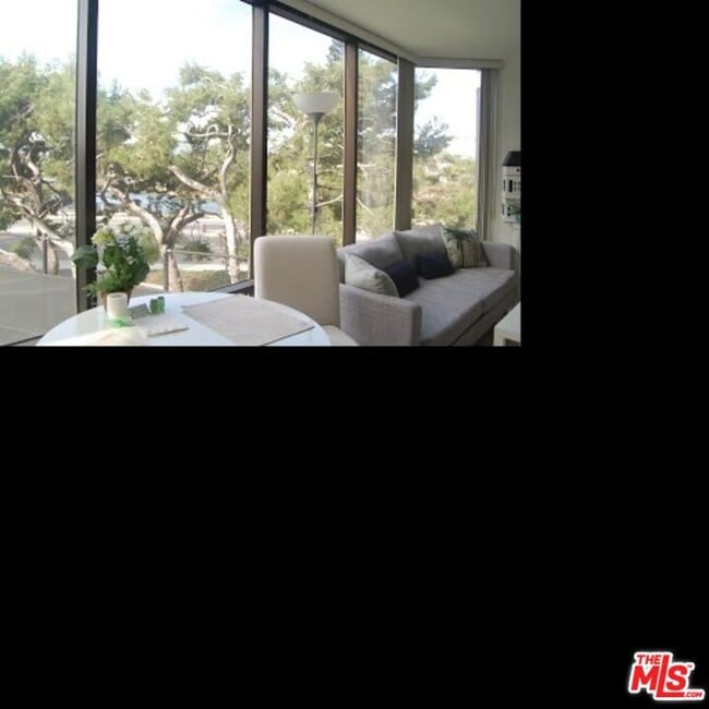 Primary Photo - 4316 Marina City Dr