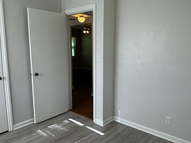 Building Photo - Shaw - 210/212 Allamanda