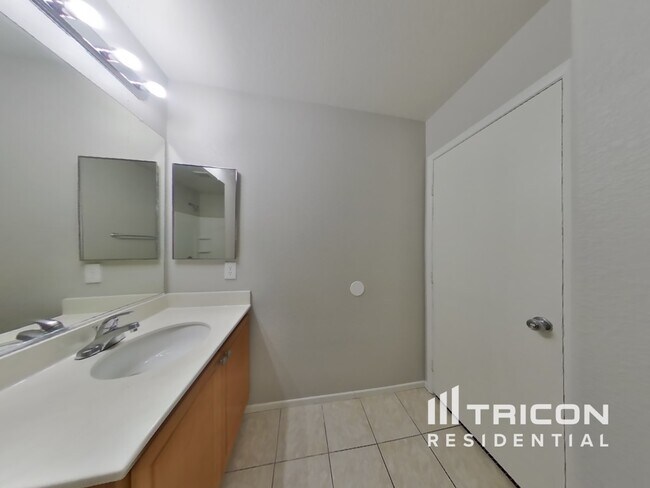 Building Photo - 494 Brompton St