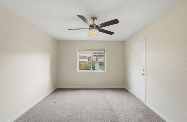 Building Photo - 10828 N Biltmore Dr