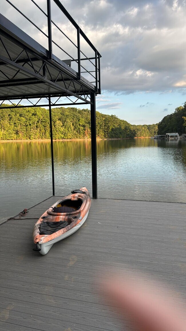 Building Photo - 6620 Little Mill Rd