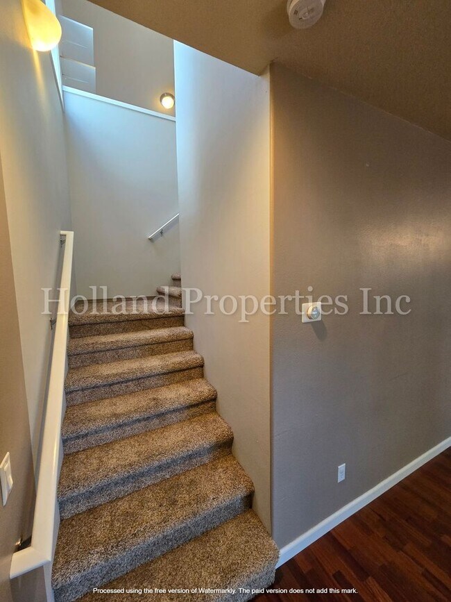 Building Photo - Modern Comfort Meets Prime Beaverton Living