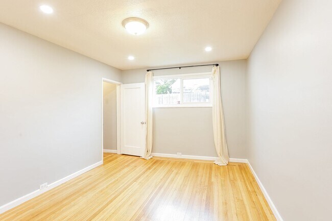 Building Photo - Beautiful 3 Bedroom Home In Millsmont!