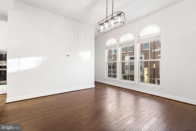 Building Photo - 20692 Glenmont Ter