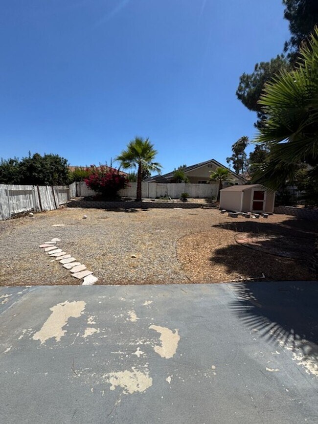 Building Photo - Home in the heart of Lake Elsinore