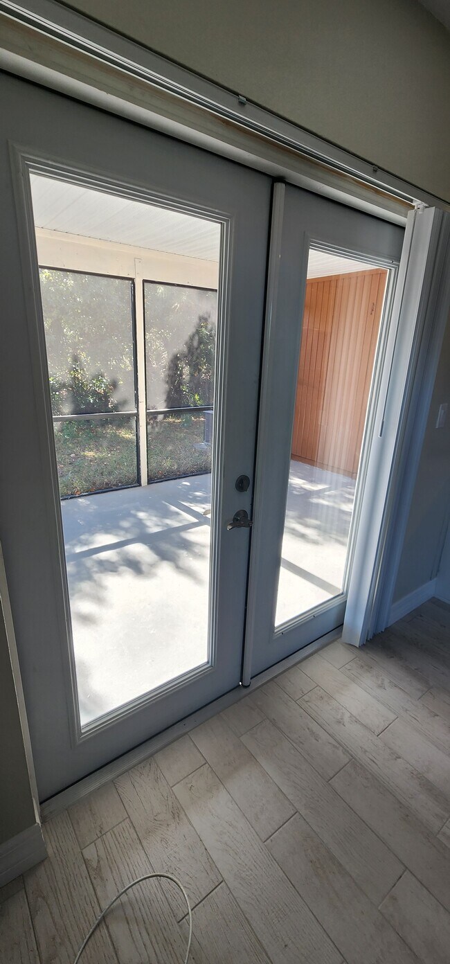 Building Photo - 369 Diamond St