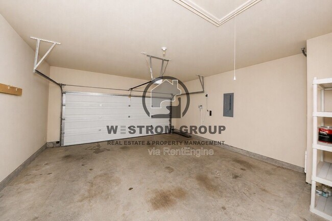 Building Photo - 3121 Hornbeam St