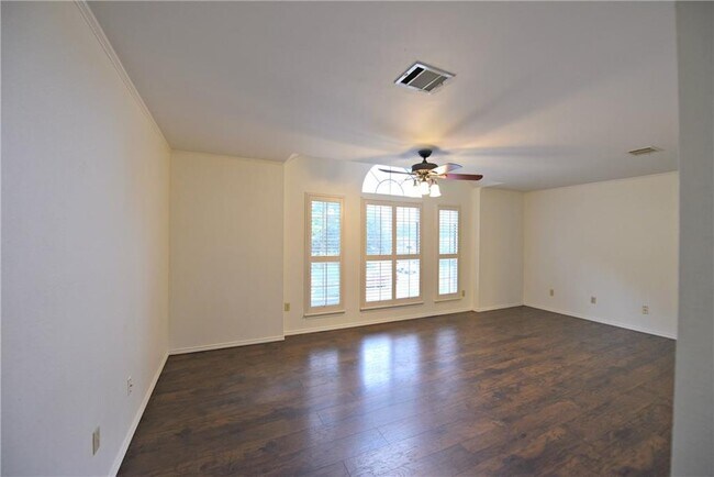 Building Photo - 1002 Dover Pass