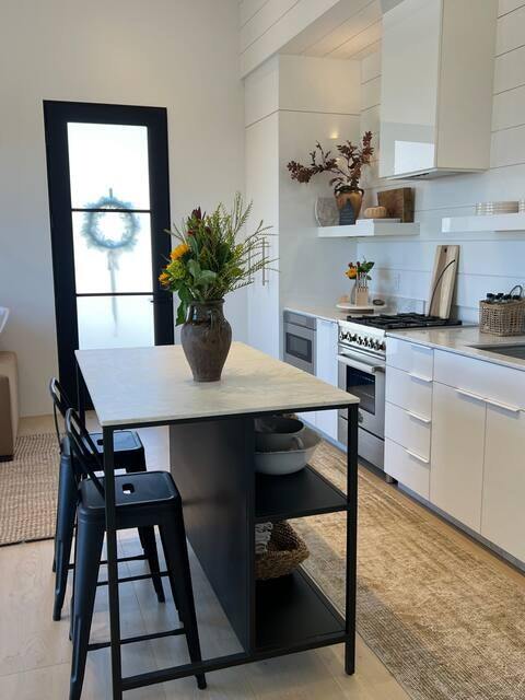 Building Photo - 39945 Chaparral Dr