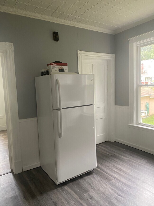 Building Photo - 12 E Sunnyside Way