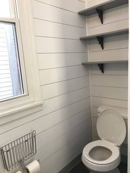 Bathroom-1d - 4045 5th Ave
