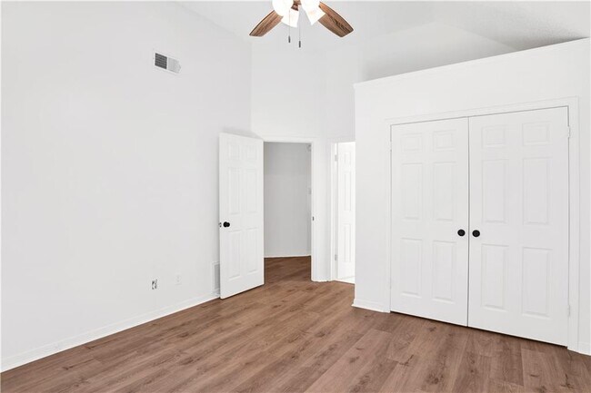 Building Photo - 5631 Bentley Ln