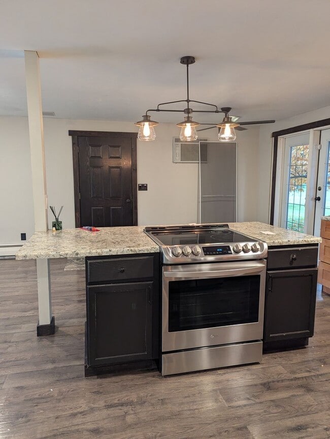 Building Photo - 1460 Marjorie St