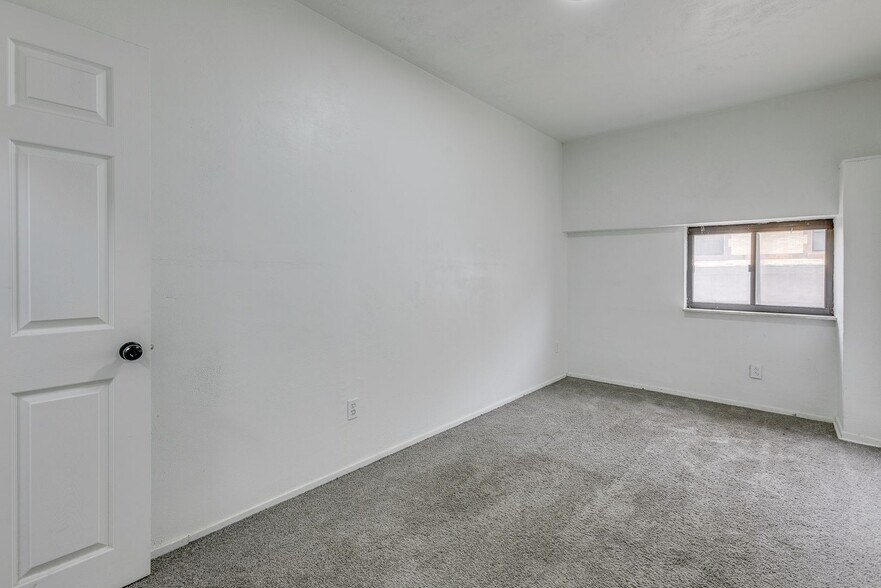 Building Photo - 600 E Warrington Ave